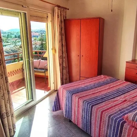 Apartamento Con Vistas Al Mar En Puerto Marina דירה
