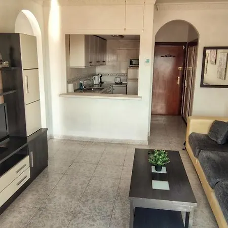 Apartamento Con Vistas Al Mar En Puerto Marina טורמולינוס